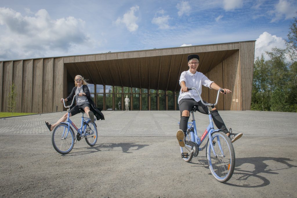 Bei Serlachius Museen können Sie Jopo-Fahrräder oder Ruderboote verleihen.