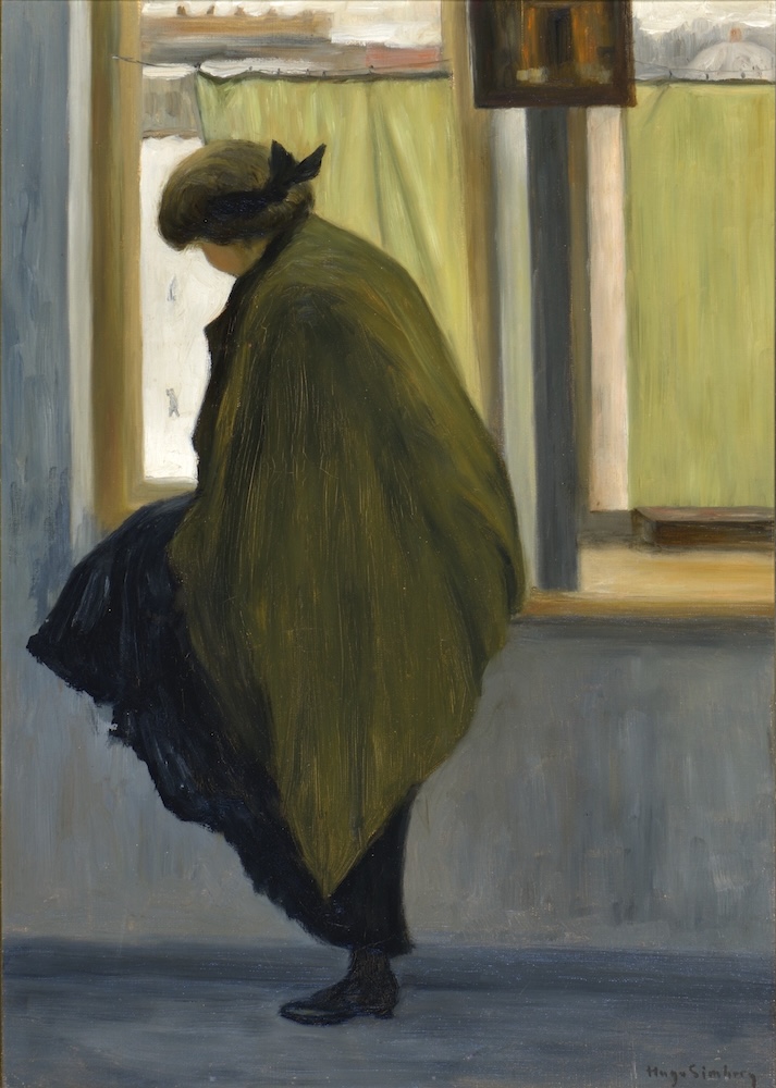 Pitkätakkinen hahmo ikkunan luona.