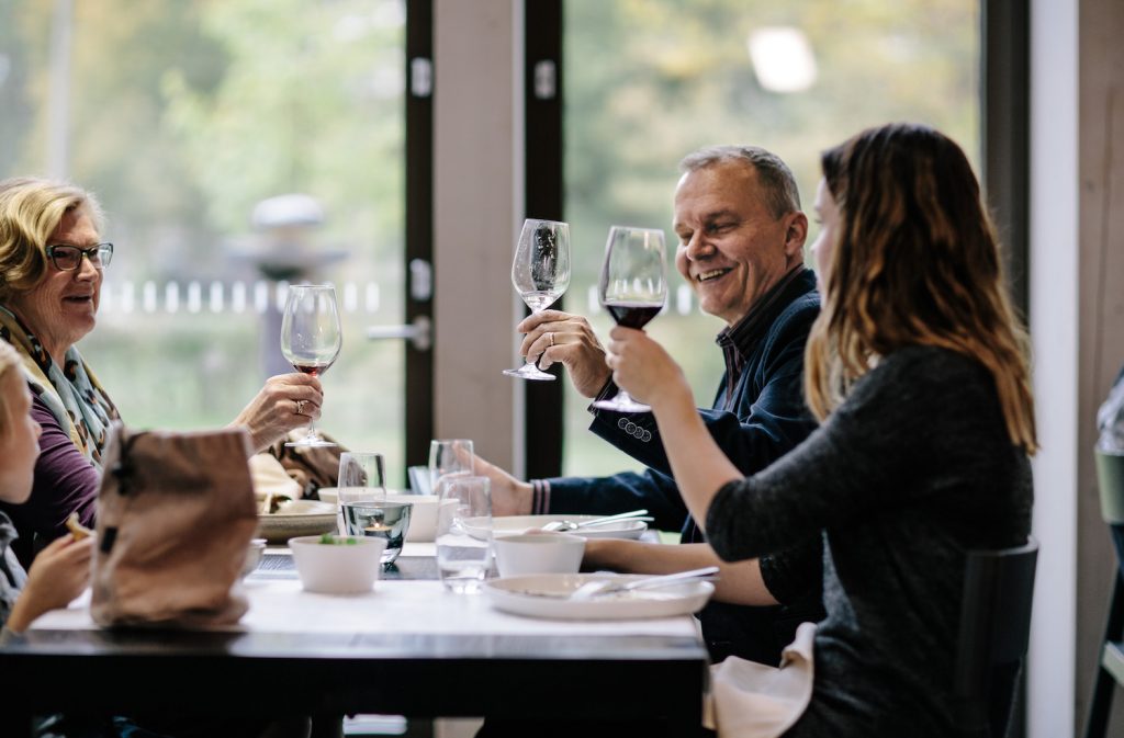 Restaurangtjänster för grupper: Restaurang Gösta serverar ren okonstlad mat enligt säsongen.