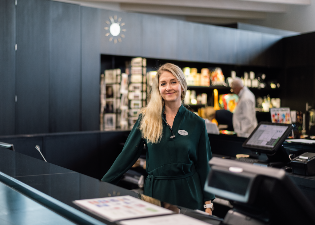 Customer service at the Serlachius Museum Gösta