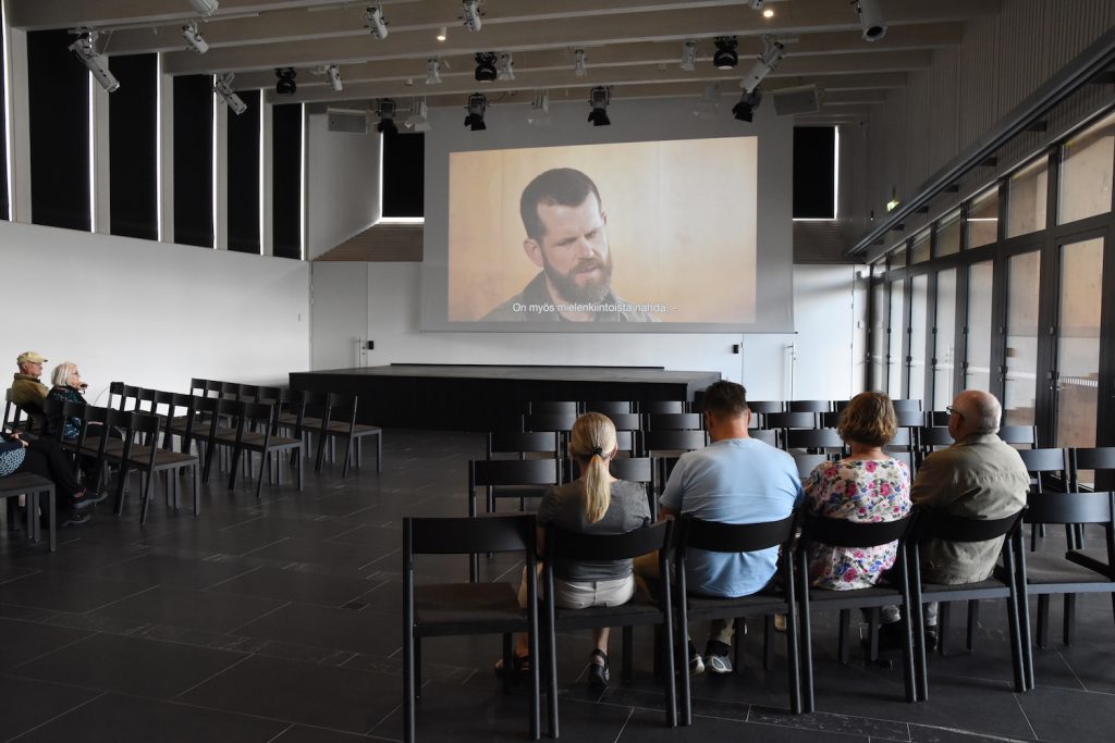 Filmuförevisningar i Serlachiusmuseer ger mera information.