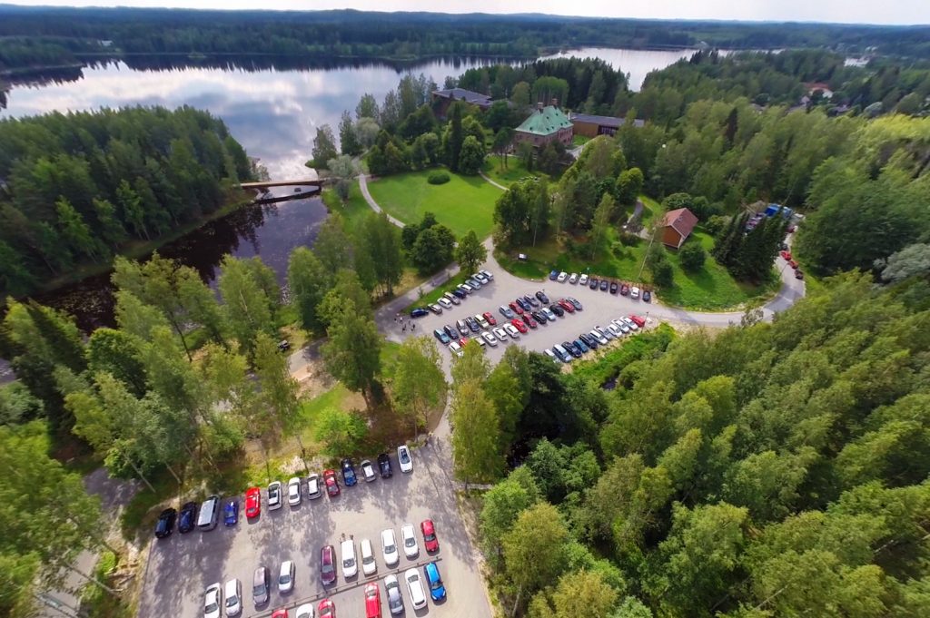 Located in Tampere region by the beautiful Lake Melasjärvi, Serlachius Museums offer an easy access also by car. One of the goos tips for your visit includes a charging station for electric cars.