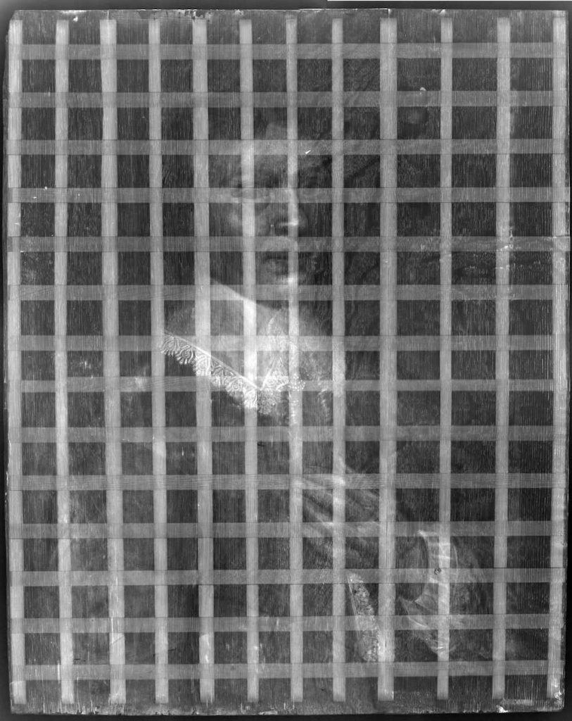 På röntgenbild av Rudolph Van Grols verk kunde man urskilja parkettering som gjordes på 1940-talet samt mannens ursprungliga svarta dräkt, den vit