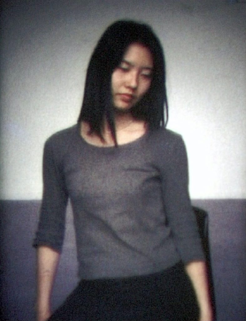 Santeri Tuori, Posing Time, Makiko 3, 2000, monikanavainen videoinstallaatio.