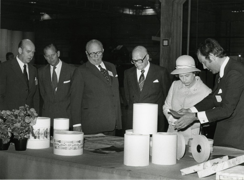 Englannin kuningatar Elisabethin vierailu Mäntän tehtailla 1976.