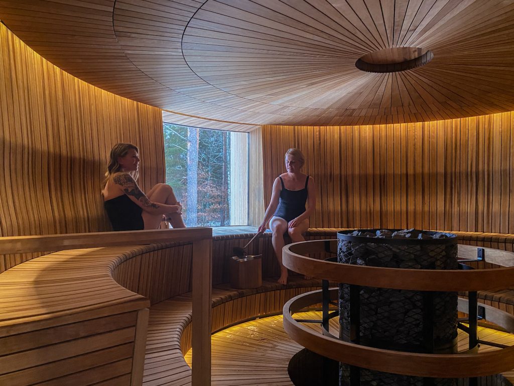 Women in the Serlachius Art Sauna: Photo: Sampo Linkoneva