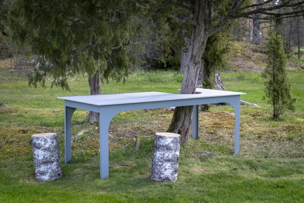Agnes Meyer-Brandis, Tealemetree Station – Have a Tea with a Tree, 2015/2025, table for tea drinking. Photo: Serlachus, Sampo Linkoneva