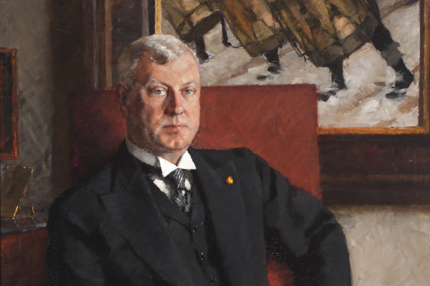 Bror Börjesonin maalaama muotokuva vuorineuvos Gösta Serlachiuksesta istumassa tuolilla, maalaus taustalla